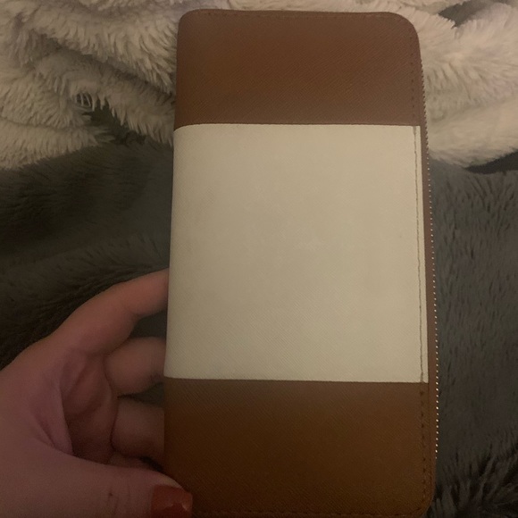 Michael Kors wallet - Picture 2 of 5